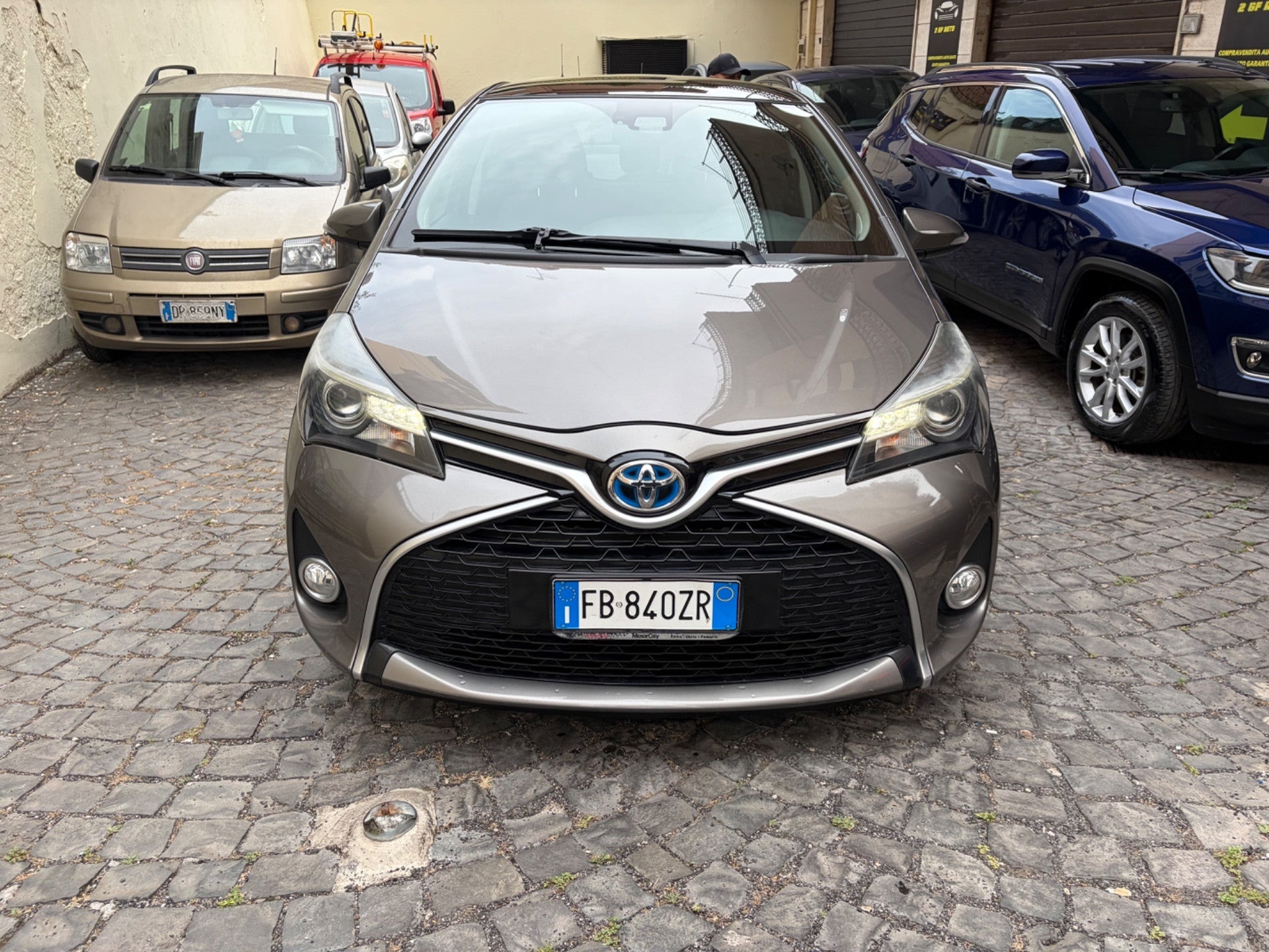 Toyota Yaris HYBRID CON TETTO PANORAMICO E CAMBIO AUTOMATICO