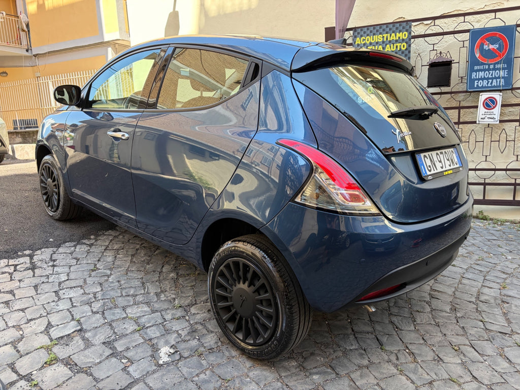 Lancia Ypsilon 1.0 FireFly 5 porte S&S Hybrid Alberta Ferretti