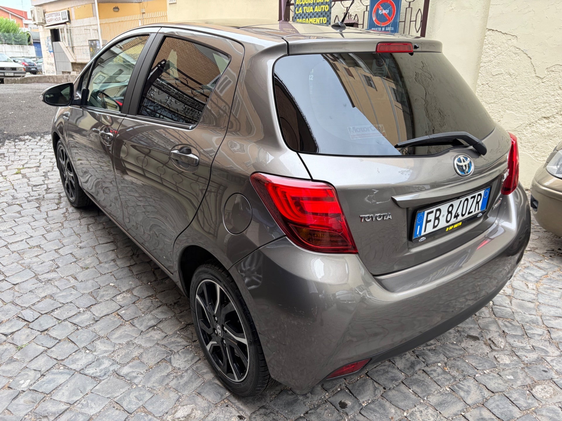 Toyota Yaris HYBRID CON TETTO PANORAMICO E CAMBIO AUTOMATICO