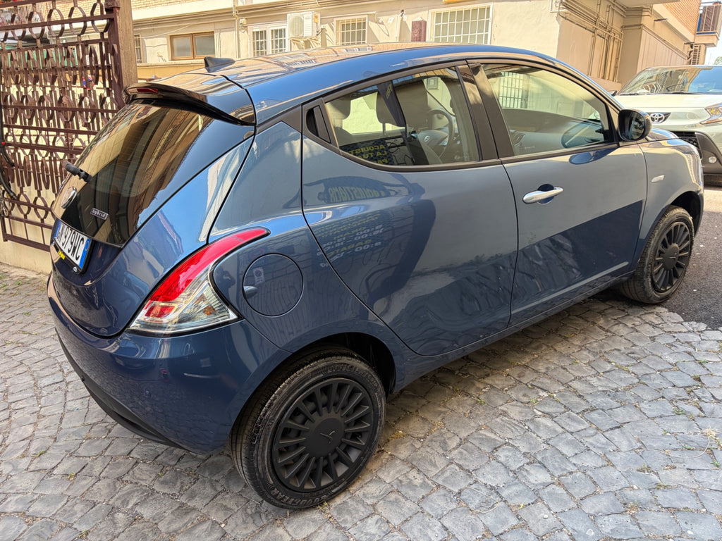 Lancia Ypsilon 1.0 FireFly 5 porte S&S Hybrid Alberta Ferretti