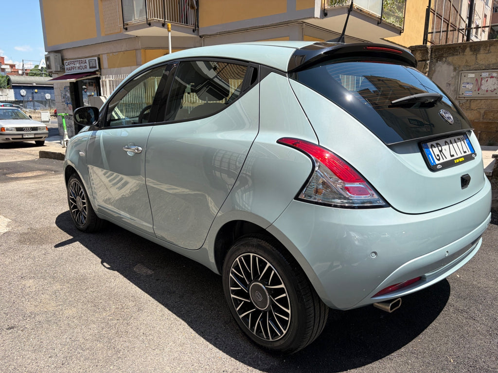 Lancia Ypsilon 1.0 FireFly 5 porte S&S Hybrid Gold Plus