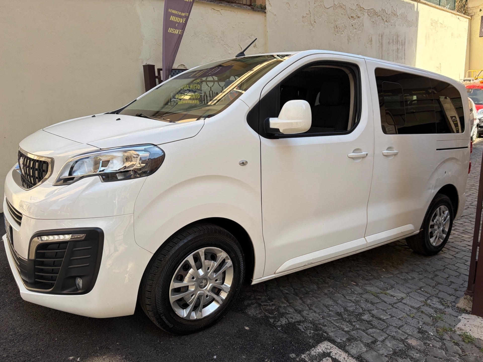 Peugeot Traveller BlueHDi 120 S&S Compact Business