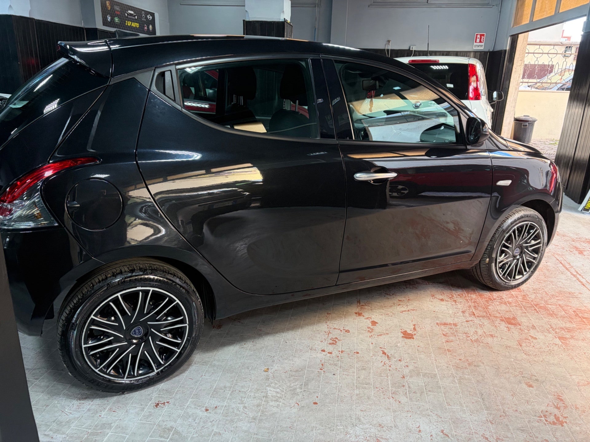 Lancia Ypsilon 1.0 FireFly 5 porte S&S Hybrid Gold