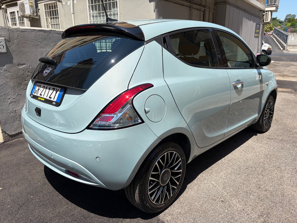 Lancia Ypsilon 1.0 FireFly 5 porte S&S Hybrid Gold Plus