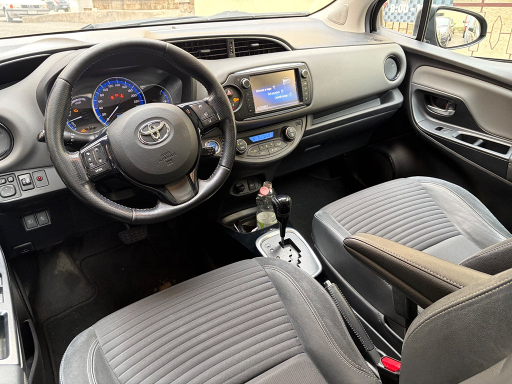 Toyota Yaris HYBRID CON TETTO PANORAMICO E CAMBIO AUTOMATICO