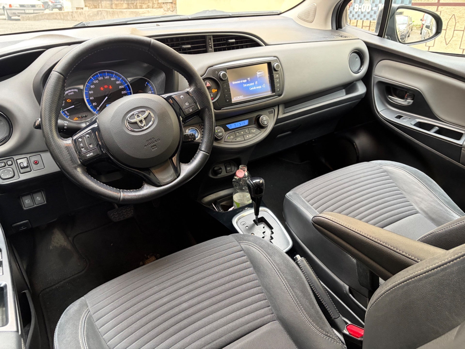 Toyota Yaris HYBRID CON TETTO PANORAMICO E CAMBIO AUTOMATICO