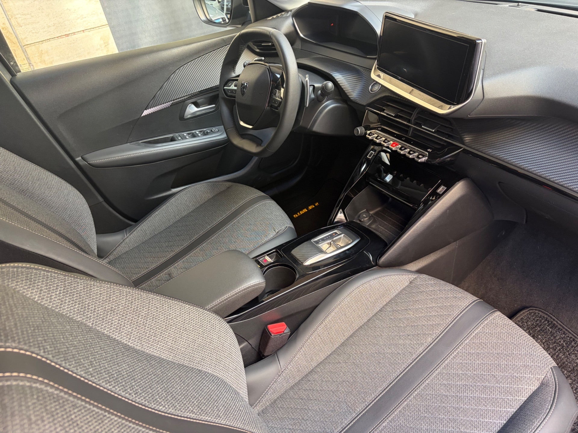 Peugeot 208 Hybrid 110 e-DCS6 Allure