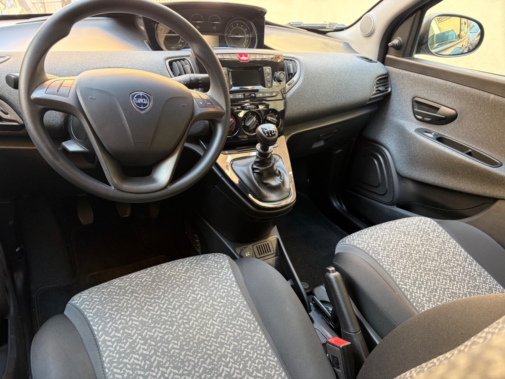 Lancia Ypsilon 1.0 FireFly 5 porte S&S Hybrid Alberta Ferretti
