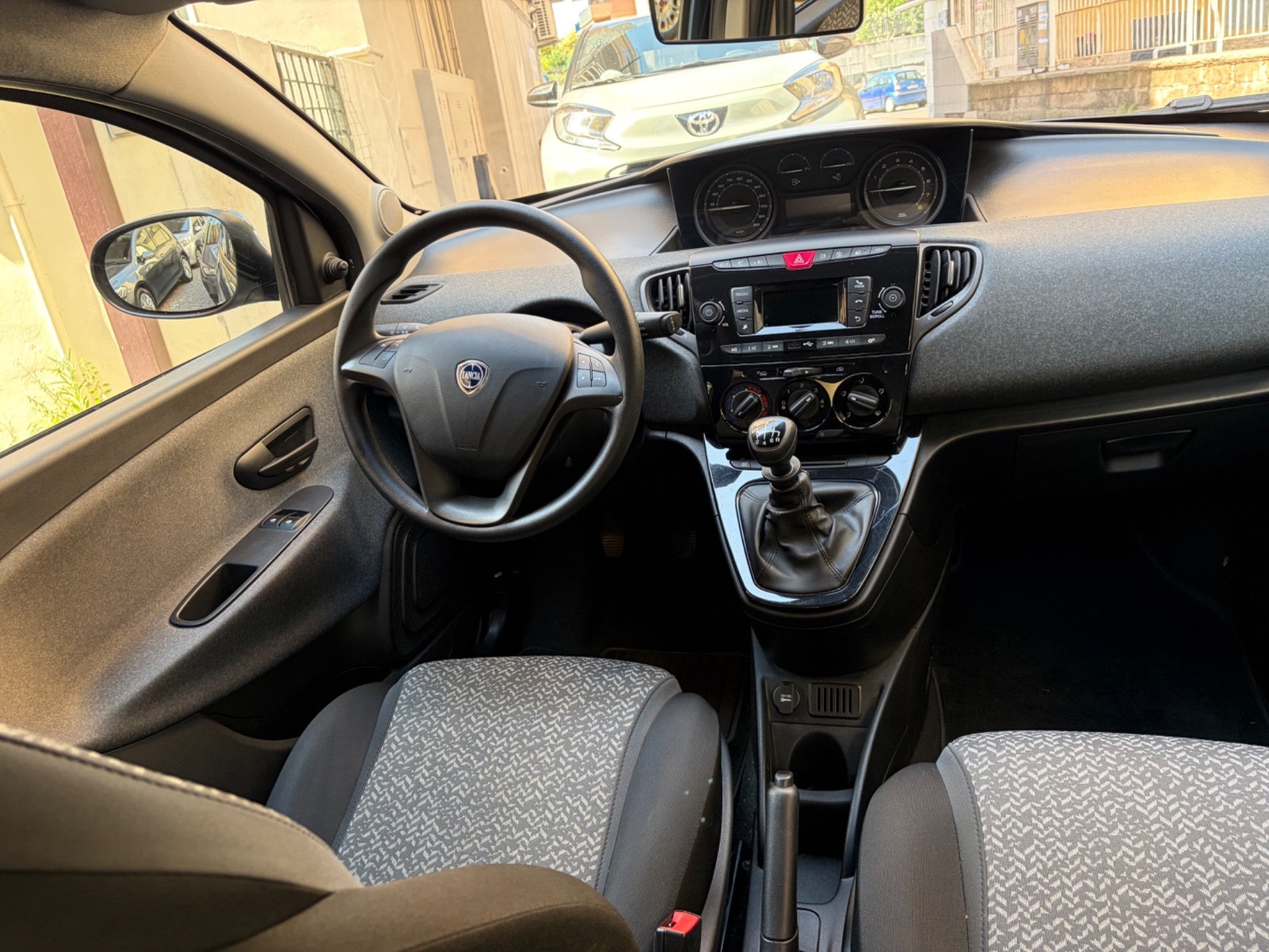 Lancia Ypsilon 1.0 FireFly 5 porte S&S Hybrid Alberta Ferretti