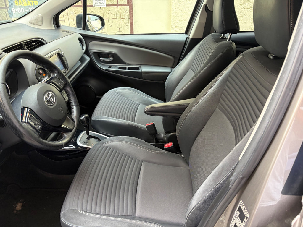 Toyota Yaris HYBRID CON TETTO PANORAMICO E CAMBIO AUTOMATICO