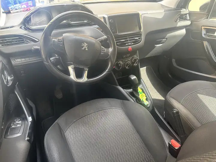 Peugeot 208 I 2015 5p 1.6 bluehdi Allure 75cv